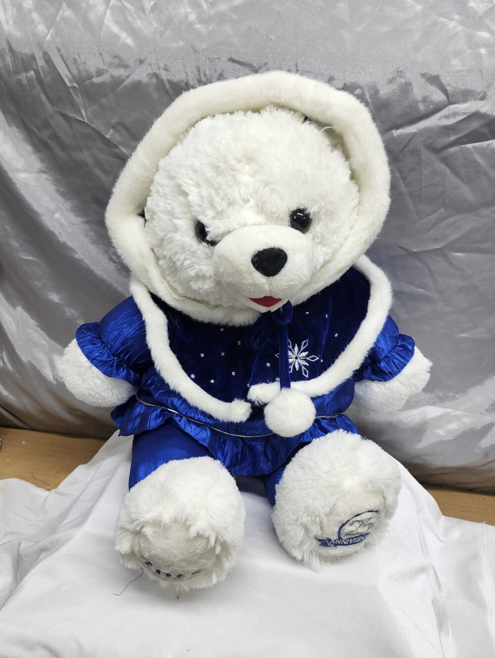 snowflake teddy bear 25th anniversary retired 2011